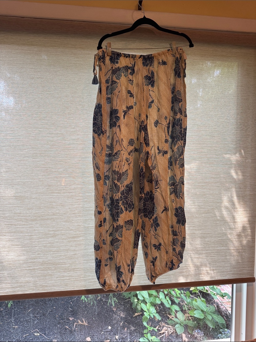 Boho Floral Elastic-Waist Harem Pants - Beige & Navy